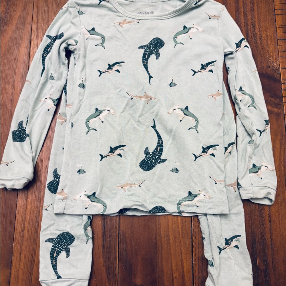Kyte BABY Sage Shark Pajama Set